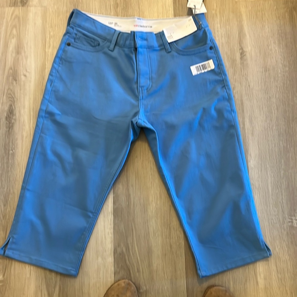 Liz Claiborne Blue Capri Pant. Size 12P